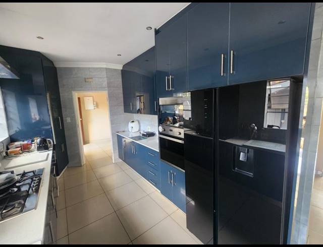 5 BEDROOM HOUSE FOR SALE IN GLENVISTA